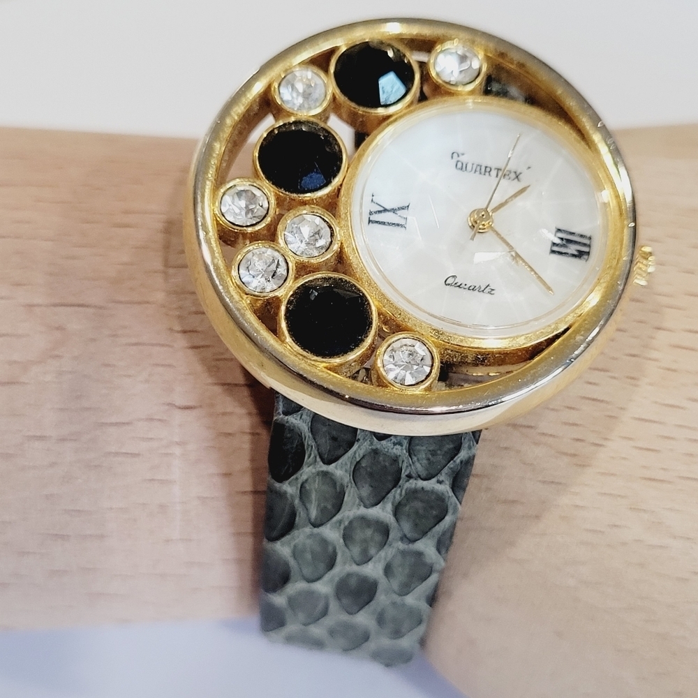 Quartex Black & Gold Toned Wristwatch w/ Adjustable Buckle Band